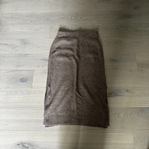 stickad kjol - lång beige/brun stickad kjol 