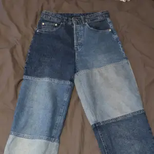 Flerdelade jeans från divided hm. Innerbenslängd: 80 cm. Priset kan diskuteras. 