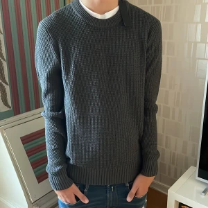 J.Lindeberg tröja  - Tjena säljer nu min helt oanvända tröja ifrån J.Lindeberg. Tag sitter kvar! Vid fler frågor är det bara att höra av sig