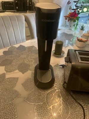 Soda streamer/ toaster  - Det är i bra skick båda är från samma märke de complett. 