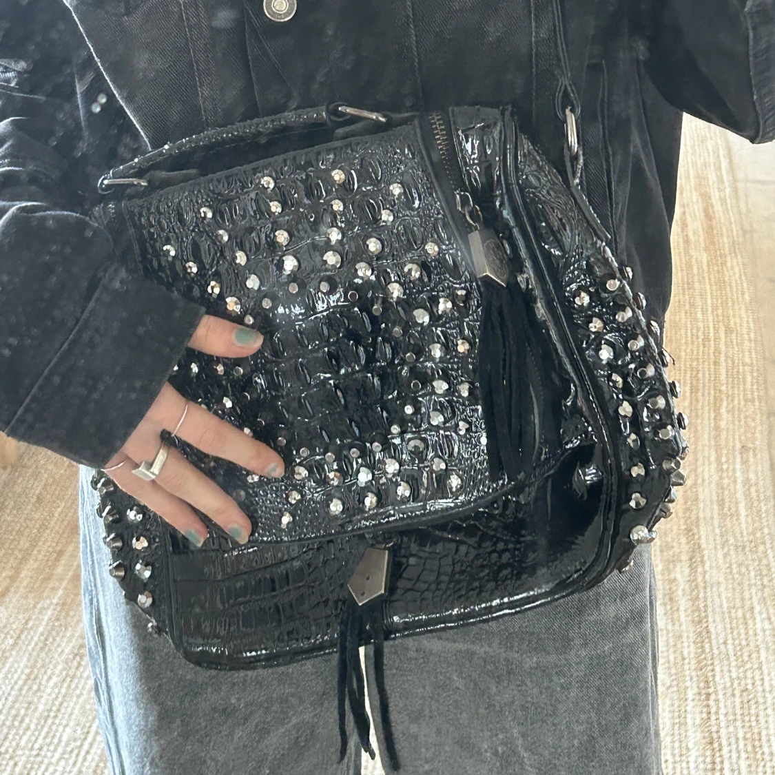 Svart vintage väska med nitar - 90