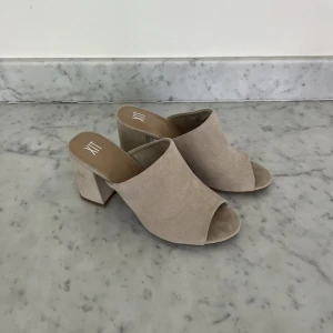 Klackskor - Fina klackskor från XIT.  Sparsamt använda och i mycket fint skick💛