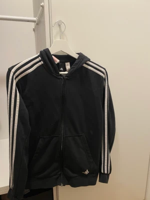 Adidas kofta - Adidas kofta Passar till xs/s