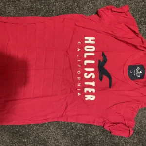 Hollister t shirt - Bra skick skriv om du har frågor Köparen står för frakt
