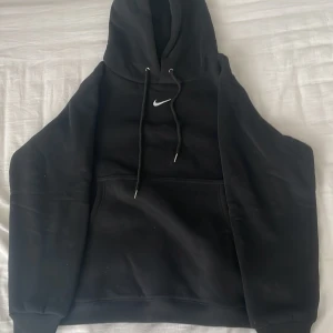 Nike Hoodie - Tjock och skön Nike hooodie Storlek M  Dm för frågor eller bilder