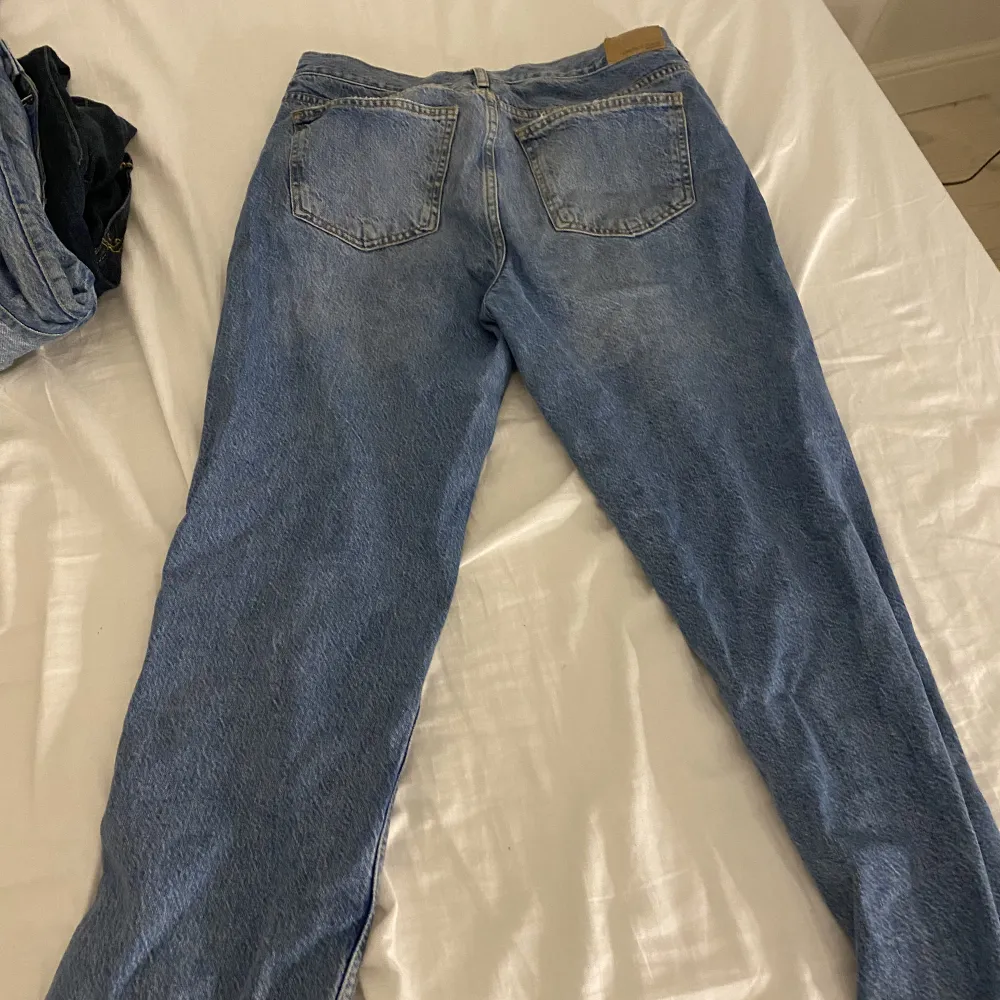 Low waist jeans från Gina tricot. Använda fåtal gånger. Nypris 400kr.❤️ pris kan diskuteras. Jeans & Byxor.