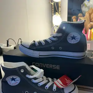 Converse skor i storlek 32. Nytt skick!!  