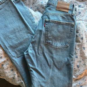 Helt oanvända Levis jeans 💕💕priset kan diskuteras 