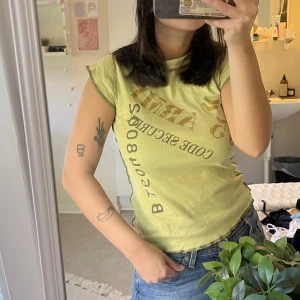 vintage tshirt - super fin ljusgrön tshirt köpt på en secondhandbutik i italien, knappt använd och är i bra skick. passar xs, s och m beroende på hur man vill att den ska sitta på 💕