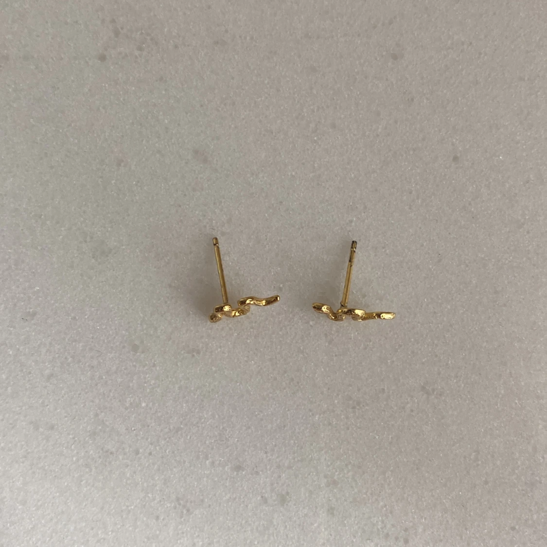 Små fina örhängen  - 90