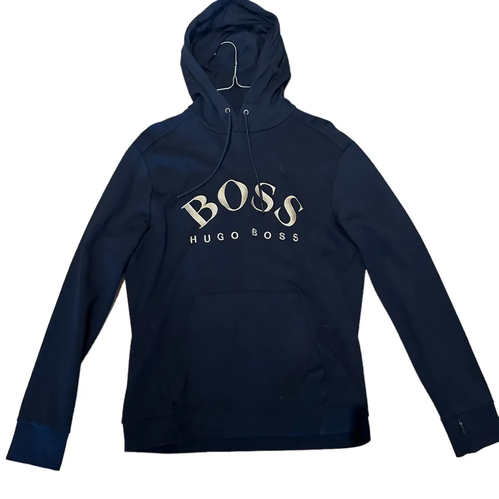 Guld Hugo boss hoodie. Hoodies.