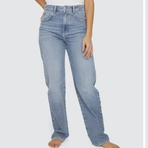 Jeans  - Säljer dessa jeans från bikbok, knappt använda!