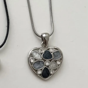 Halsband  - Super fint halsband som inte kommer till användning 💖Jag säljer flera andra halsband, kolla gärna in min profil 💖