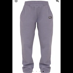 Mysbyxor PLT - Säljer dessa då jag inte får någon användning av dom. Använda ca 5 gånger. Dom sitter as snyggt och är jättesköna. Älskar dom! Men har för många mysbyxor😢🩶