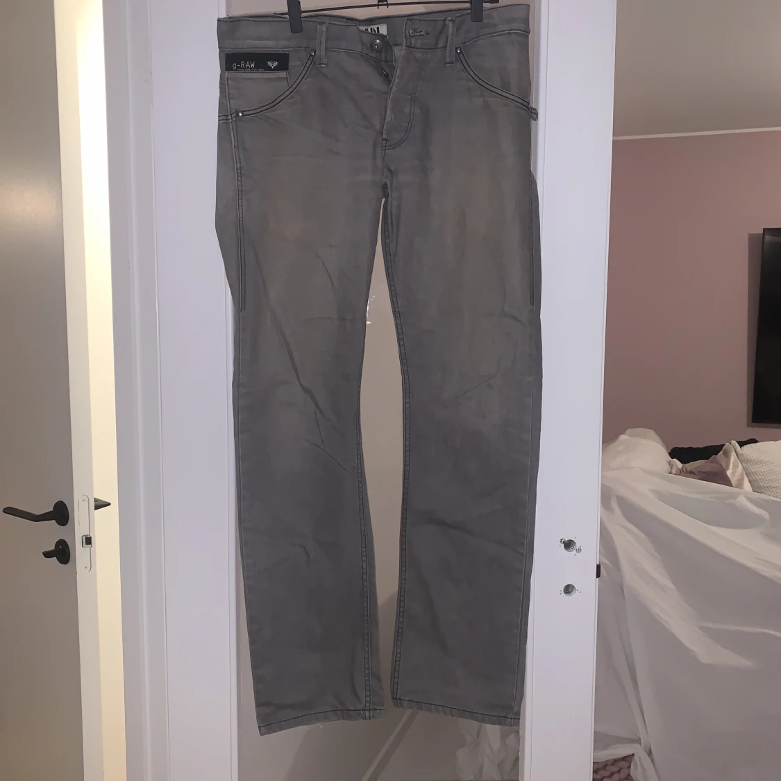 Lågmidjade gråa jeans✈️ - 1