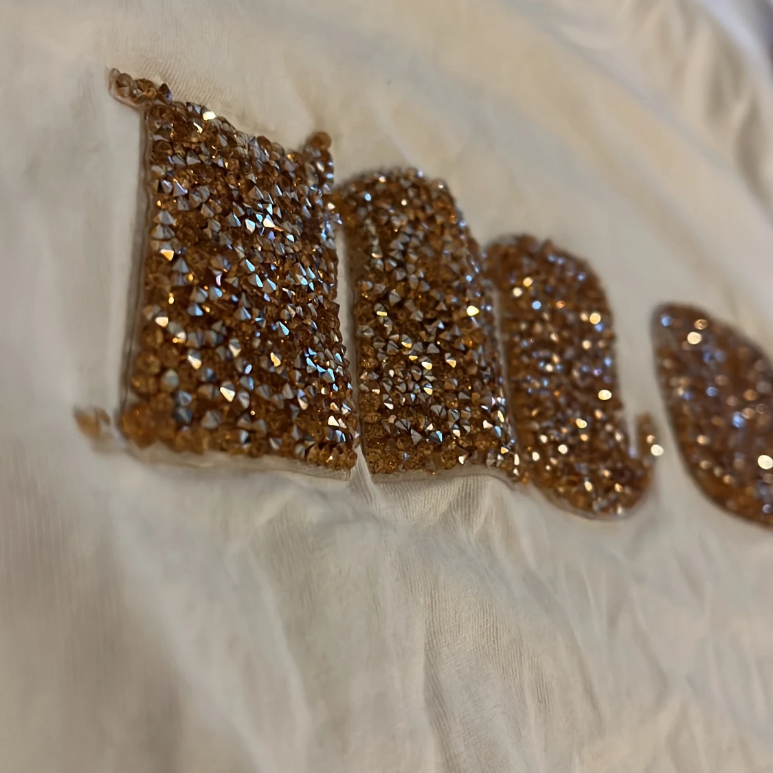 Vit t-shirt med märke - 90