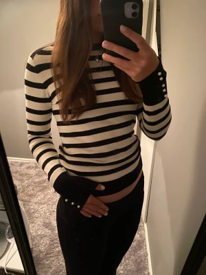 Zara tröja💕 - Jätte fin stickad zara tröja med pärlor på❣️