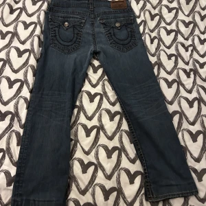 True Religion Rick super T - Mörkblå trueys med grå/svart stitching. skriv privat för mått