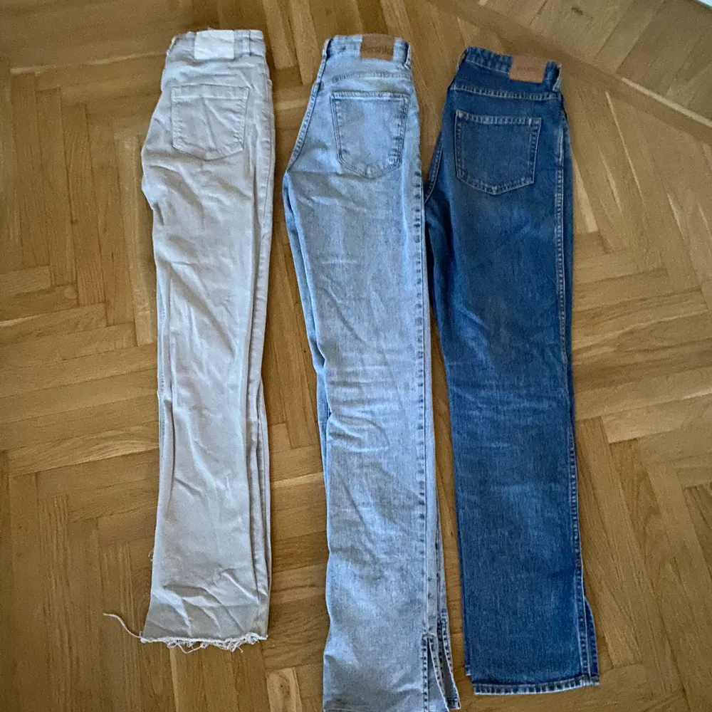 Jeans storlek 36. Bra skick!! Linnebyxor och skjorta. Skcika meddelande vid intresse. Jeans & Byxor.