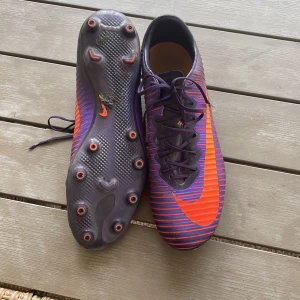 Vapor 11 fotbollskor - Storlek 44 vra skick