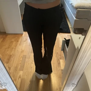 Kostymbyxor  - Jätte fin lågmidjade kostymbyxor. 