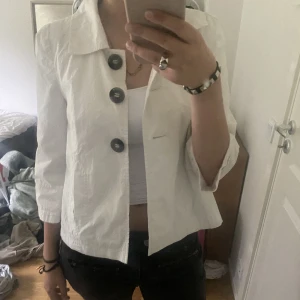 Trekvartsärmd jacka  - Så snygg trekvartsärmd jacka som tyvärr inte riktigt är min stil🫠🫠😩 