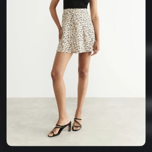 Kjol  - Somrig kjol från ginatricot i storlek S.