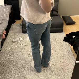 Lågmidjade jeans - Säljer då de inte kommer till användning. Skriv för fler bilder🫶🏻