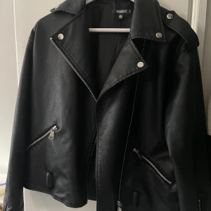 Svart Skinnjacka  - Skinnjacka från Missguided