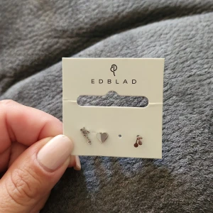 Örhängen - Ny, bara tog en ifrån.