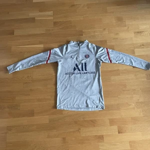 Jordan X Psg  - Skick 10/10 använd 2 gånger säljer på grund av att den har blivit för liten