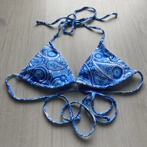 Bikini överdel - Superfin bikini överdel från shein i nyskick, säljer pågrund av att den är för liten för mig, storlek S🤍 40kr
