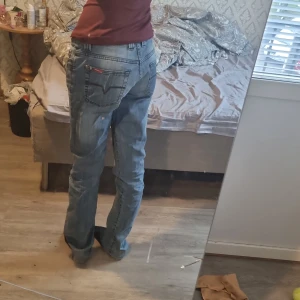 Lågmidjade jeans - Snygga jeans men dom e lite för långa och stora är 170 Ganska bra skick men är nog ganska gamla 