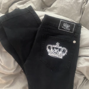 Victoria becham jeans  - Jättefina Victoria becham jeans i fint skick! Står ej någon storlek men skulle säga S, jag ör 165