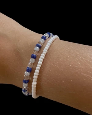 Armband  - På vår instagram säljs det för 55 kronor men här säljs det för endast 35 kronor! Armbandet går att variera storlek på! 