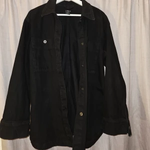 Jacka - Lång svart jeansjacka