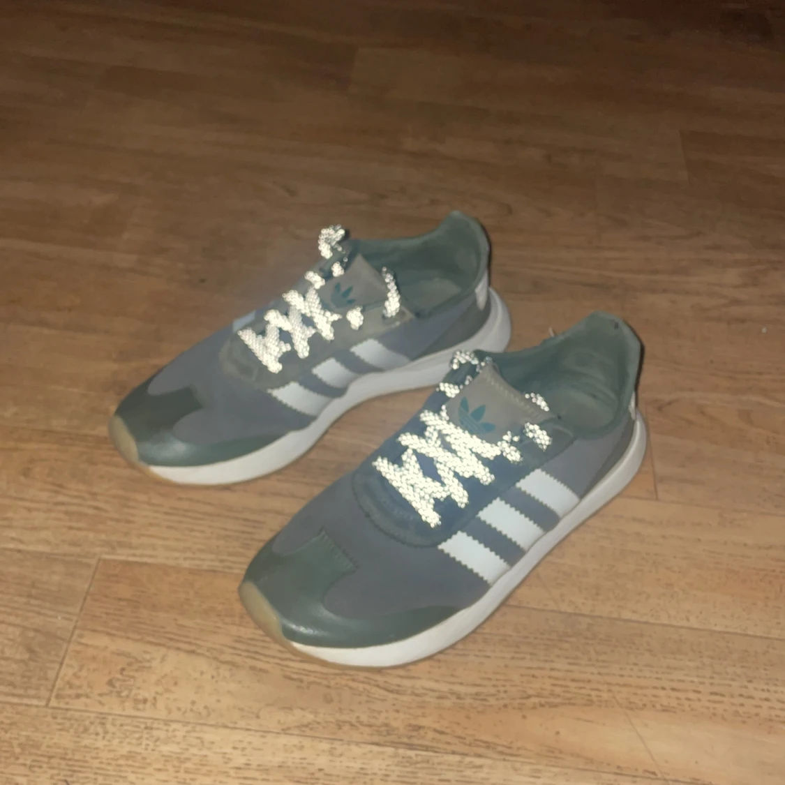 Adidasskor - 90
