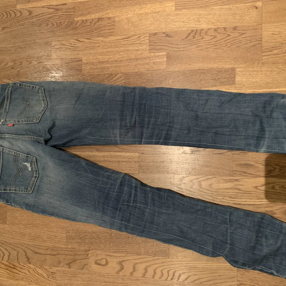 Skitsnygga Levis jeans som blivit för små. Straight-slim. Jeans & Byxor.