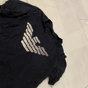 Armani tshirt - 500kr