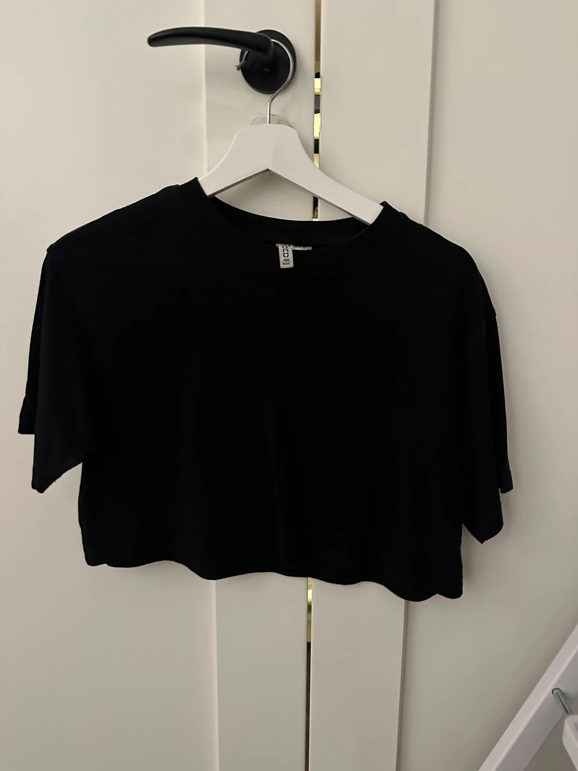 Svart kroppad t-shirt