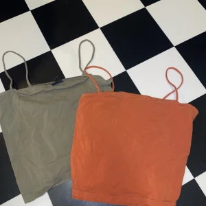 linnen  - Dessa super populära linnena från gina som alla hade! du kan få köpa båda dessa för 50kr! dom har blivit försmå över tuttarna på mig så säljer dessa med gråten i halsen, då jag älskar dom!  dock e dom sparsamt använda så inga skråmor finns 