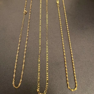 3 guldpläterade18k halsband  - 3 Nya halsband 18k guldpläterade längden är 50 cm och 2 mm bred.