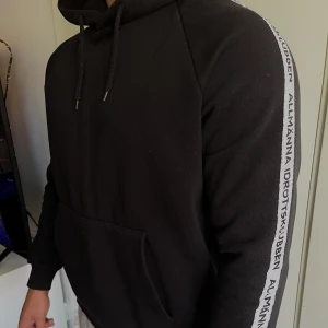 Aik hoodie - Hoodie AIK, är XL men passar L
