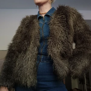 Faux pälsjacka - Snygg faux pälsjacka söker ny ägare🐻
