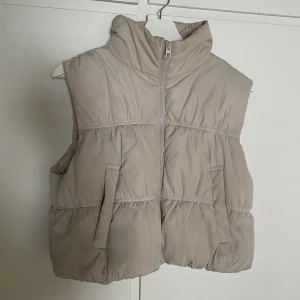 Väst M - Croppad väst storlek M. 🤍