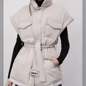 Emma Vest från Meotine Strl XS/S Köpt för 1200kr säljer för 600kr Använd 1-2 ggr