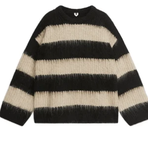 Arket Mohair Tröja  - Snygg stilren mohair tröja från arket. Knappt använd. 