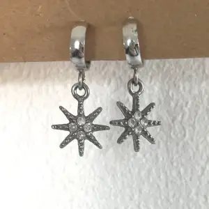 Säljer nu dessa örhängen med stjärnor på! ❣️👌🏻⭐️
