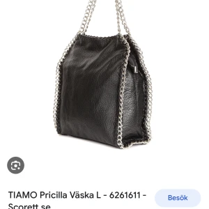 Tiamo väska - Säljer min nya tiamo väska! Köpte den inför skolstarten men hittade en annan väska jag använder mer. Den är i helt nytt skick och köpte den för 600kr men säljer den för 450kr + frakt🥰