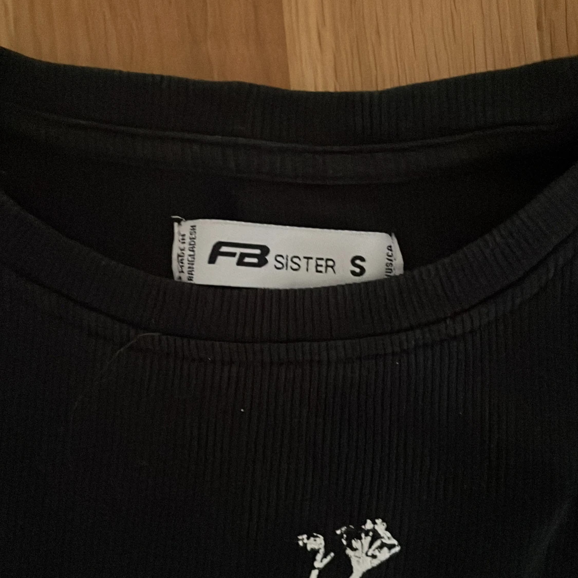 En svart tiger croptop - 91